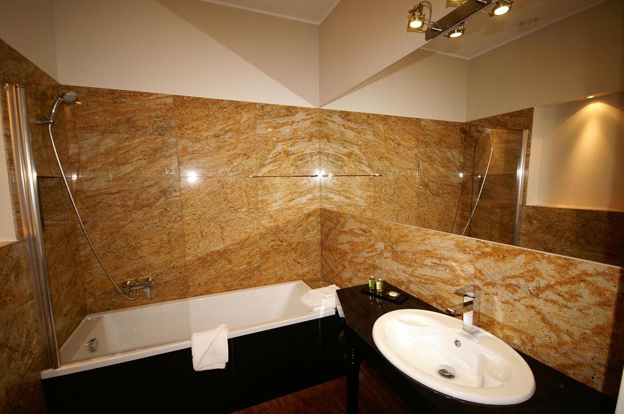 Hotel Kolegiacki Познань Екстер'єр фото